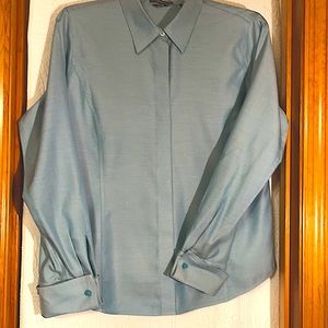 Liz Claiborne non -iron button down stream line shirt.